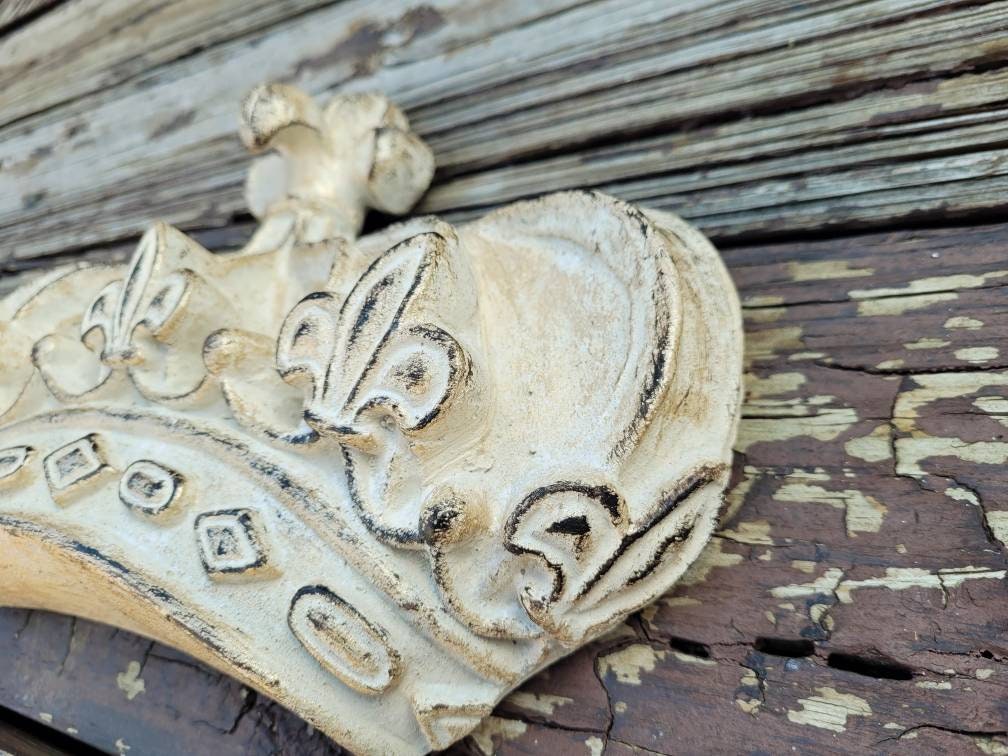 Plaster Crown Wall Plaque