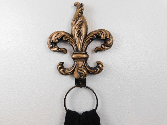 Fleur de lis towel outlet hook