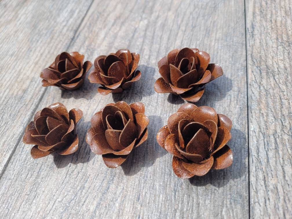 Small Metal Roses | Set of 6 | Rusty Roses | Rustic | Farmhouse | FREE USA SHIPPING | FleurDeLisJunkie | Supplies | Western | craft supplies