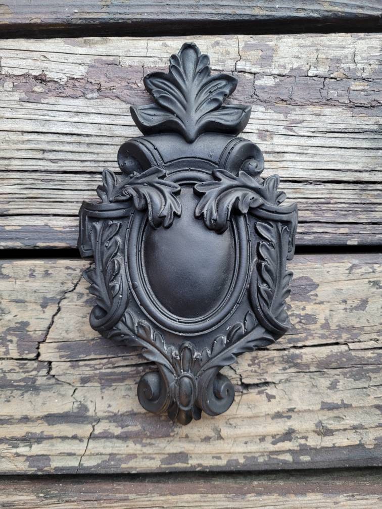 Medallion Shield Wall Plaque | PICK YOUR COLOR | FleurDeLisJunkie | Royal Wall Decor |