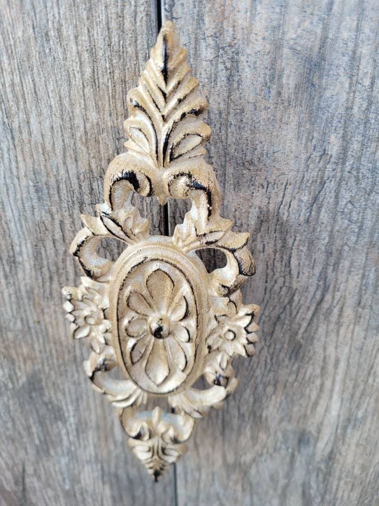 Iron Medallion Candle Pin for Pillar Candles. PICK YOUR COLOR. Tuscan Old World Hacienda Home Decor - Handmade - French Country Victorian