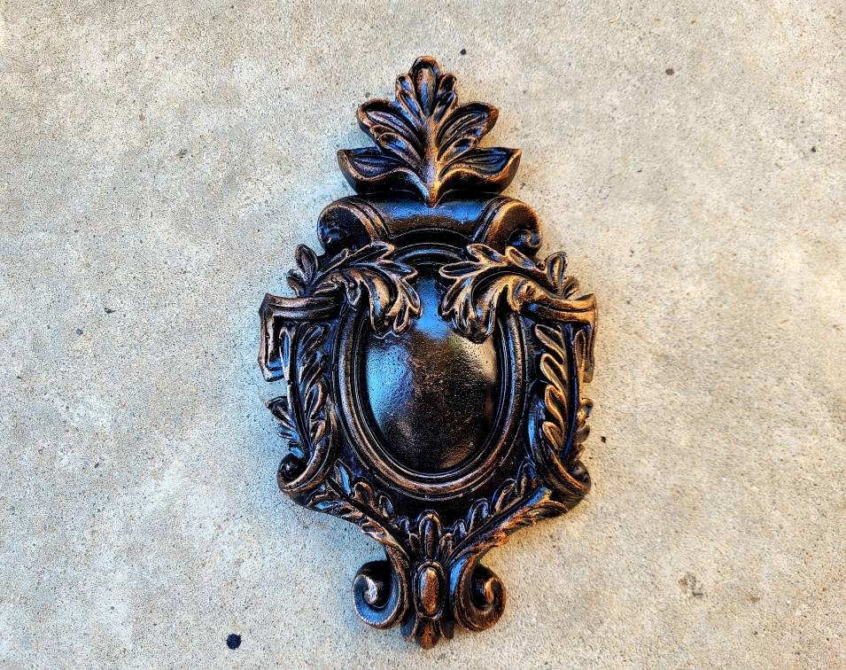 Medallion Shield Wall Plaque | PICK YOUR COLOR | FleurDeLisJunkie | Fleur de Lis