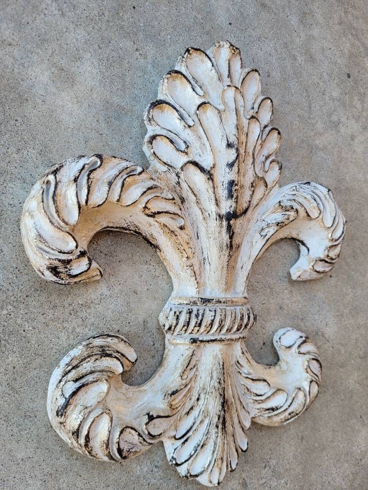 Fleur de Lis Wall plaque - PICK YOUR COLOR - Old World, Tuscan, French Country Home Decor. Handmade and hand painted. FleurDeLisJunkie