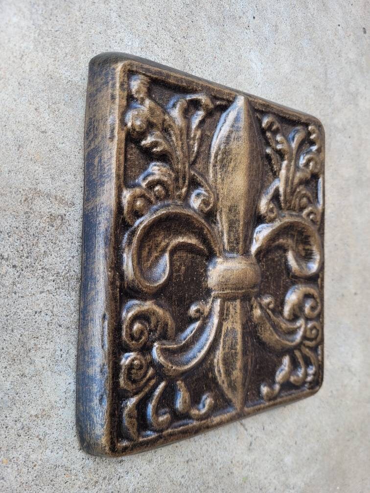 Fleur de Lis Wall plaque - PICK YOUR COLOR - Old World, Tuscan, French Country, Medieval Home Decor. Handmade. Hand painted.