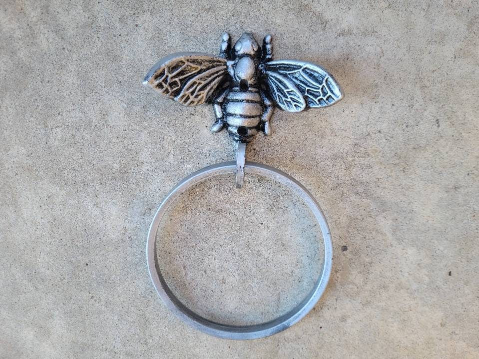 Bee Towel Hook, PICK YOUR COLOR, Bathroom Towel Hanger, Nature Wall Hook, Bath towel ring, Queen Bee, bumblebee, original design fixture
