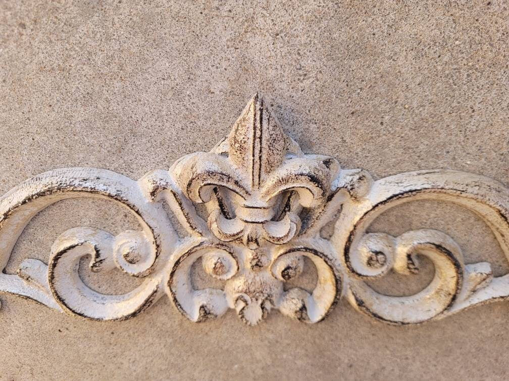 Fleur De Lis Topper Metal - PICK YOUR COLOR - 15.5"Wall Plaque Valance, Old World, Tuscan Metal Art, Cabinet Hardware, Kitchen, Bathroom