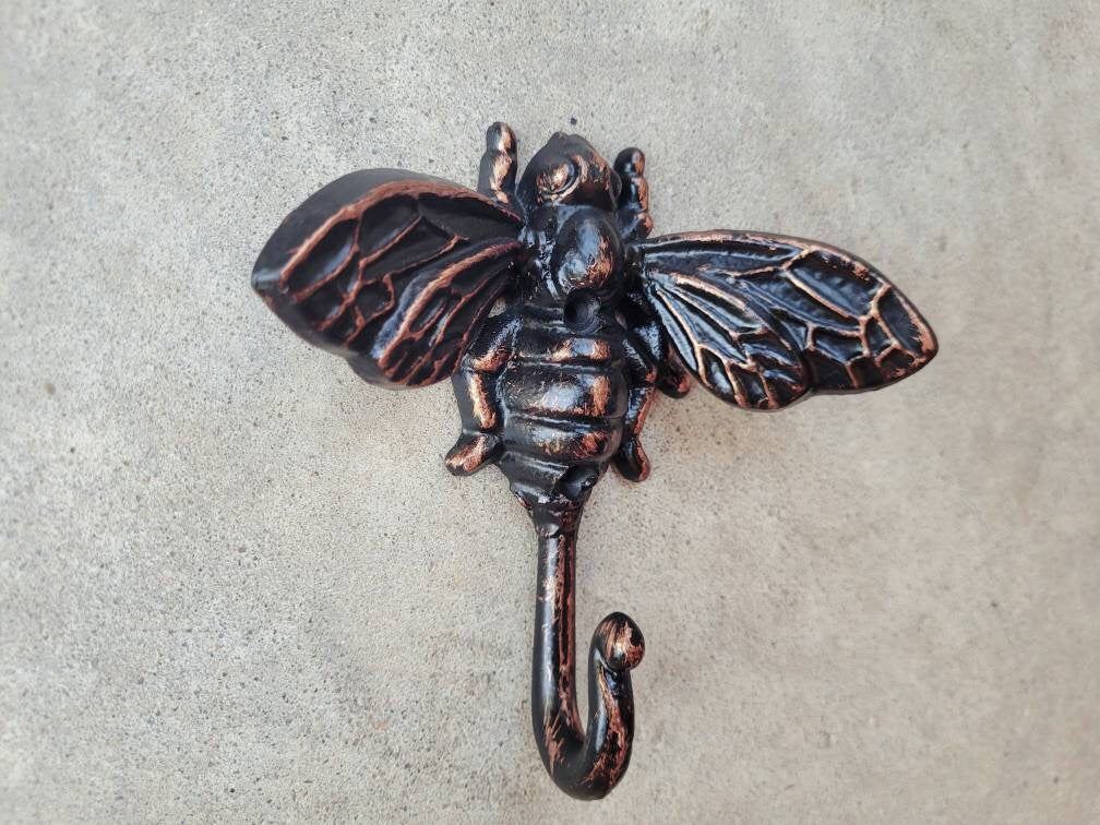 Cast Iron Bee Medallion Wall Hook - PICK YOUR COLOR - Queen bee Coat Hook, Towel hook, Hat Rack, Jewelry Hook, Organization Iron wall