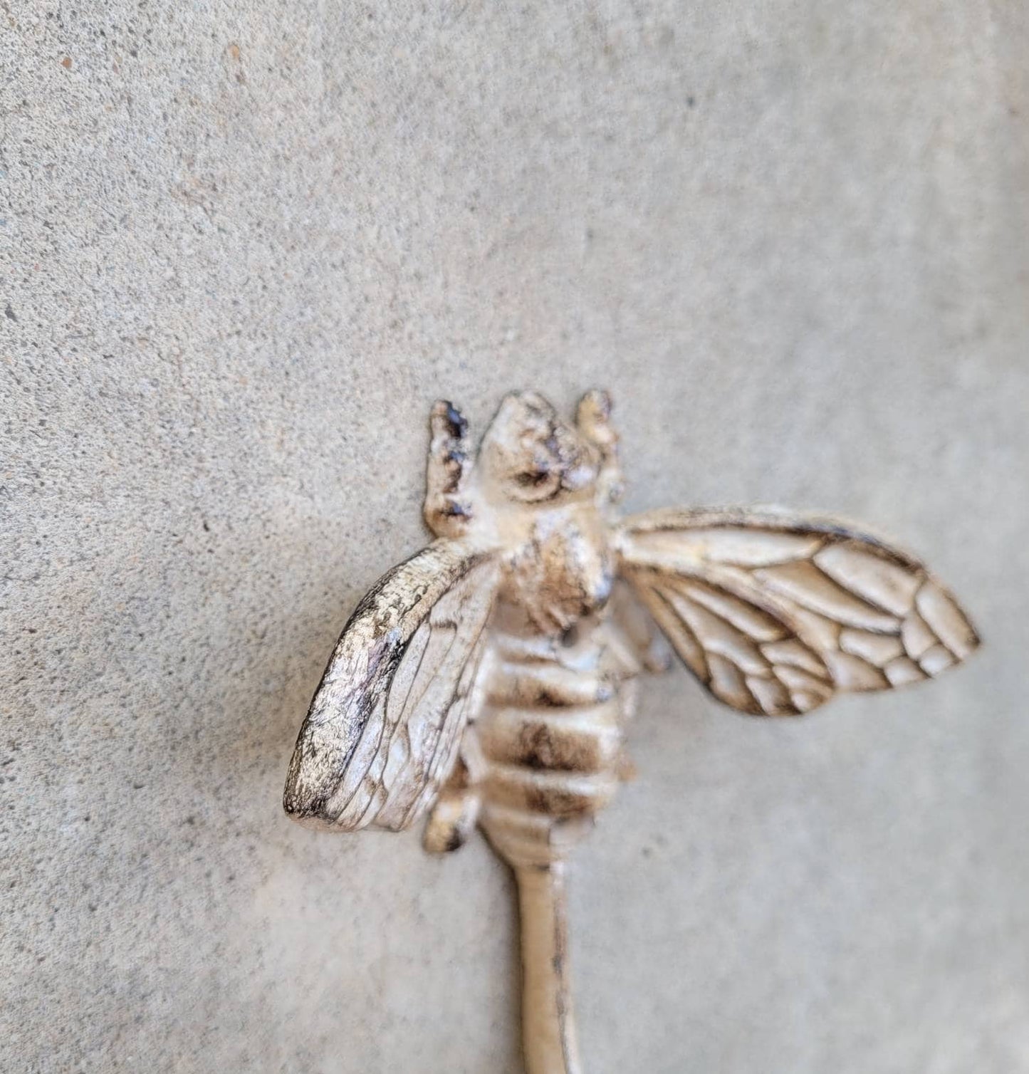 Bee Toilet Paper Holder, TP Holder, Toilet Tissue Holder, Nature, Wall Hook, Queen Bee Decor, Bathroom Bath fixture, hardware, Honey Bee