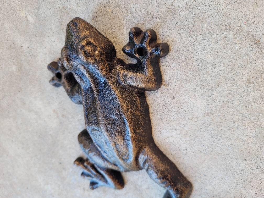 Frog Wall Hook | PICK YOUR COLOR | Cast Iron Wall coat Rack | Nature wall decor. Bathroom hardware Wall Hanger | FleurDeLisJunkie |