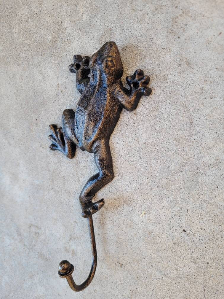 Frog Wall Hook | PICK YOUR COLOR | Cast Iron Wall coat Rack | Nature wall decor. Bathroom hardware Wall Hanger | FleurDeLisJunkie |