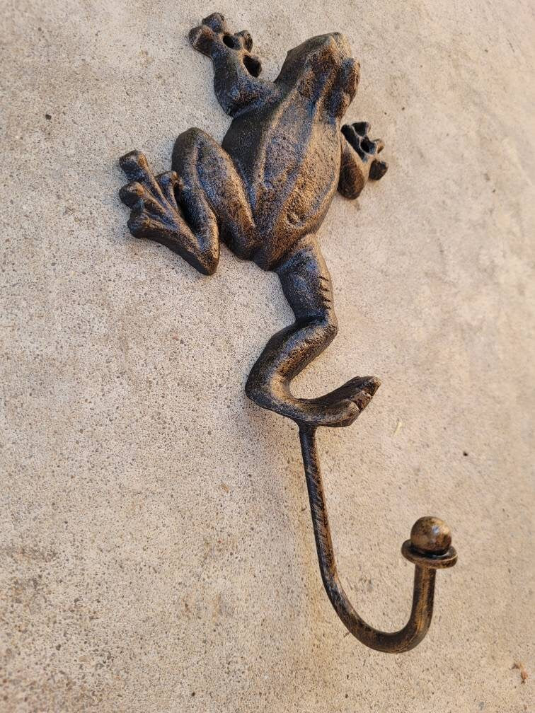 Frog Wall Hook | PICK YOUR COLOR | Cast Iron Wall coat Rack | Nature wall decor. Bathroom hardware Wall Hanger | FleurDeLisJunkie |