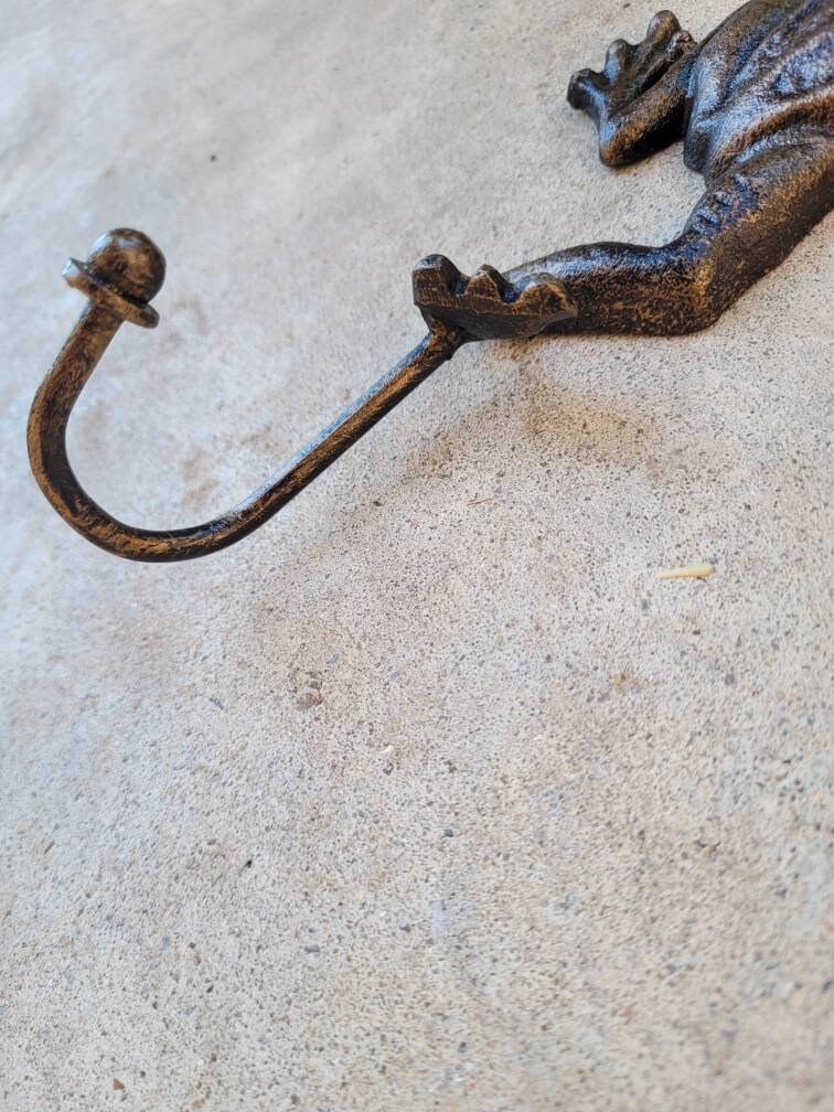 Frog Wall Hook | PICK YOUR COLOR | Cast Iron Wall coat Rack | Nature wall decor. Bathroom hardware Wall Hanger | FleurDeLisJunkie |
