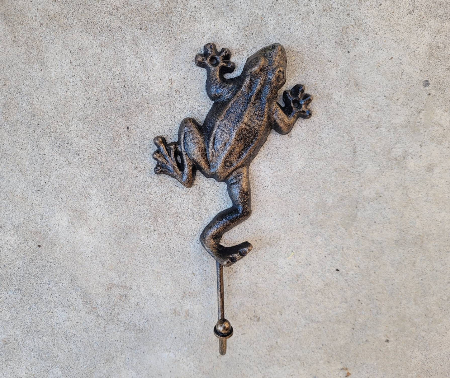 Frog Wall Hook | PICK YOUR COLOR | Cast Iron Wall coat Rack | Nature wall decor. Bathroom hardware Wall Hanger | FleurDeLisJunkie |