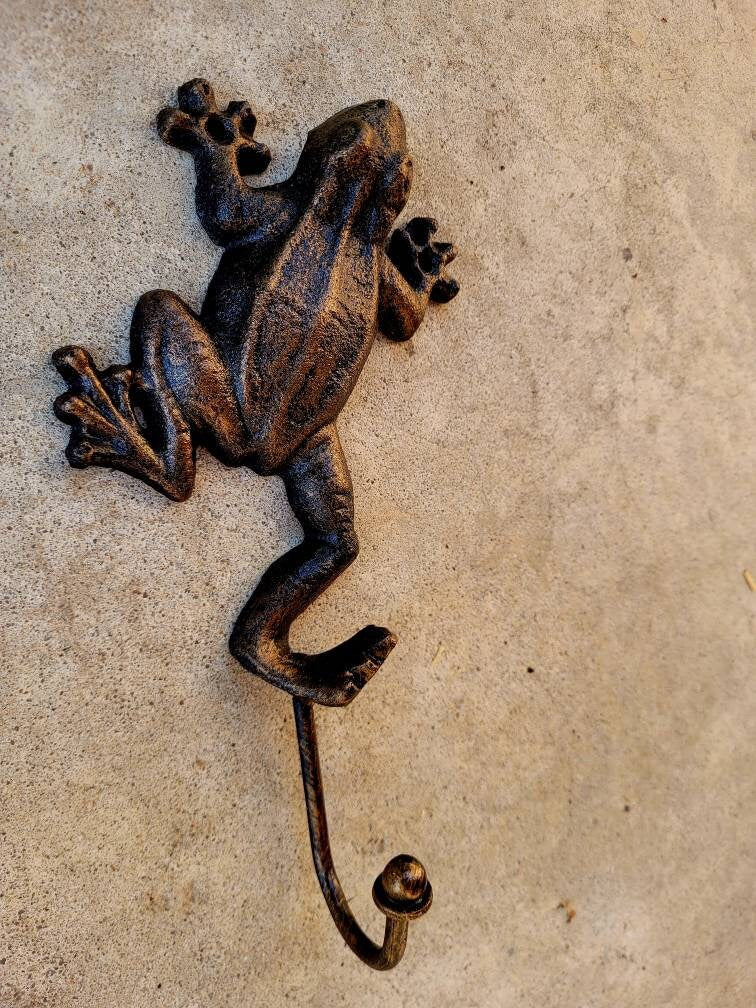 Frog Wall Hook | PICK YOUR COLOR | Cast Iron Wall coat Rack | Nature wall decor. Bathroom hardware Wall Hanger | FleurDeLisJunkie |