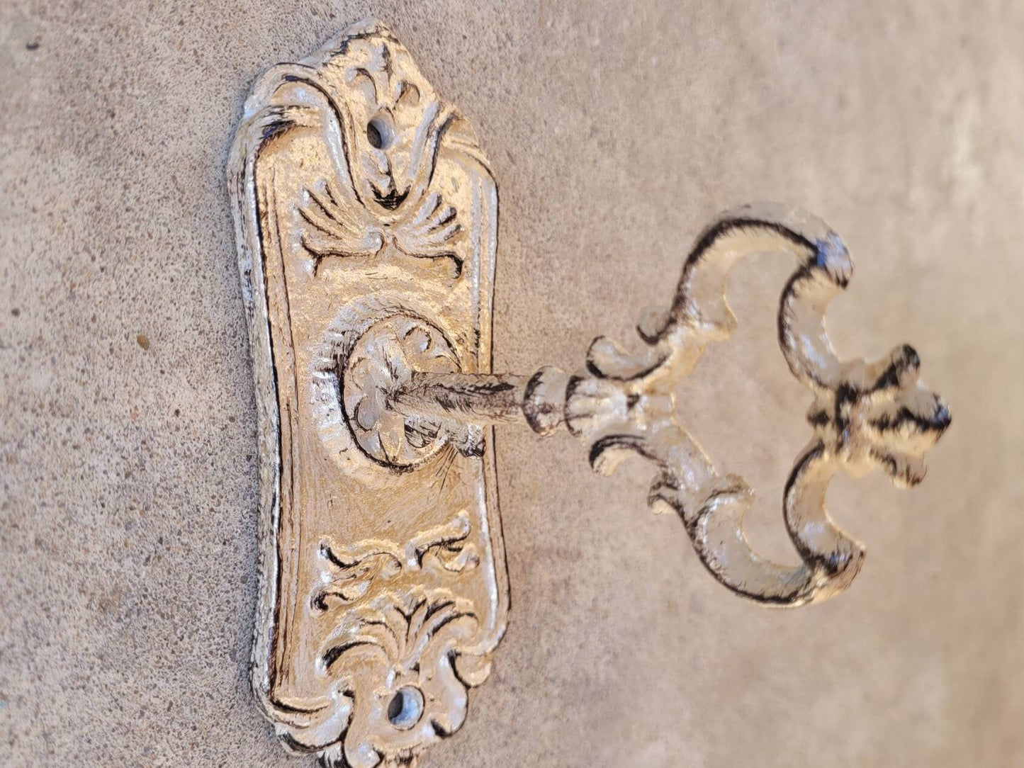 Skeleton Key Wall hook - PICK YOUR COLOR - bath towel hook, decorative hook, Victorian ornate hook, coat hook, shabby chic, Fleur de Lis
