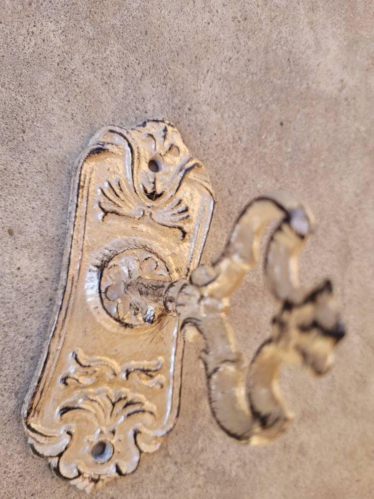 Skeleton Key Wall hook - PICK YOUR COLOR - bath towel hook, decorative hook, Victorian ornate hook, coat hook, shabby chic, Fleur de Lis