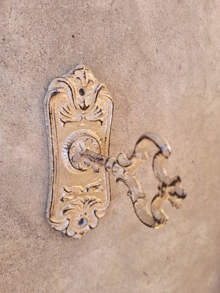Skeleton Key Wall hook - PICK YOUR COLOR - bath towel hook, decorative hook, Victorian ornate hook, coat hook, shabby chic, Fleur de Lis