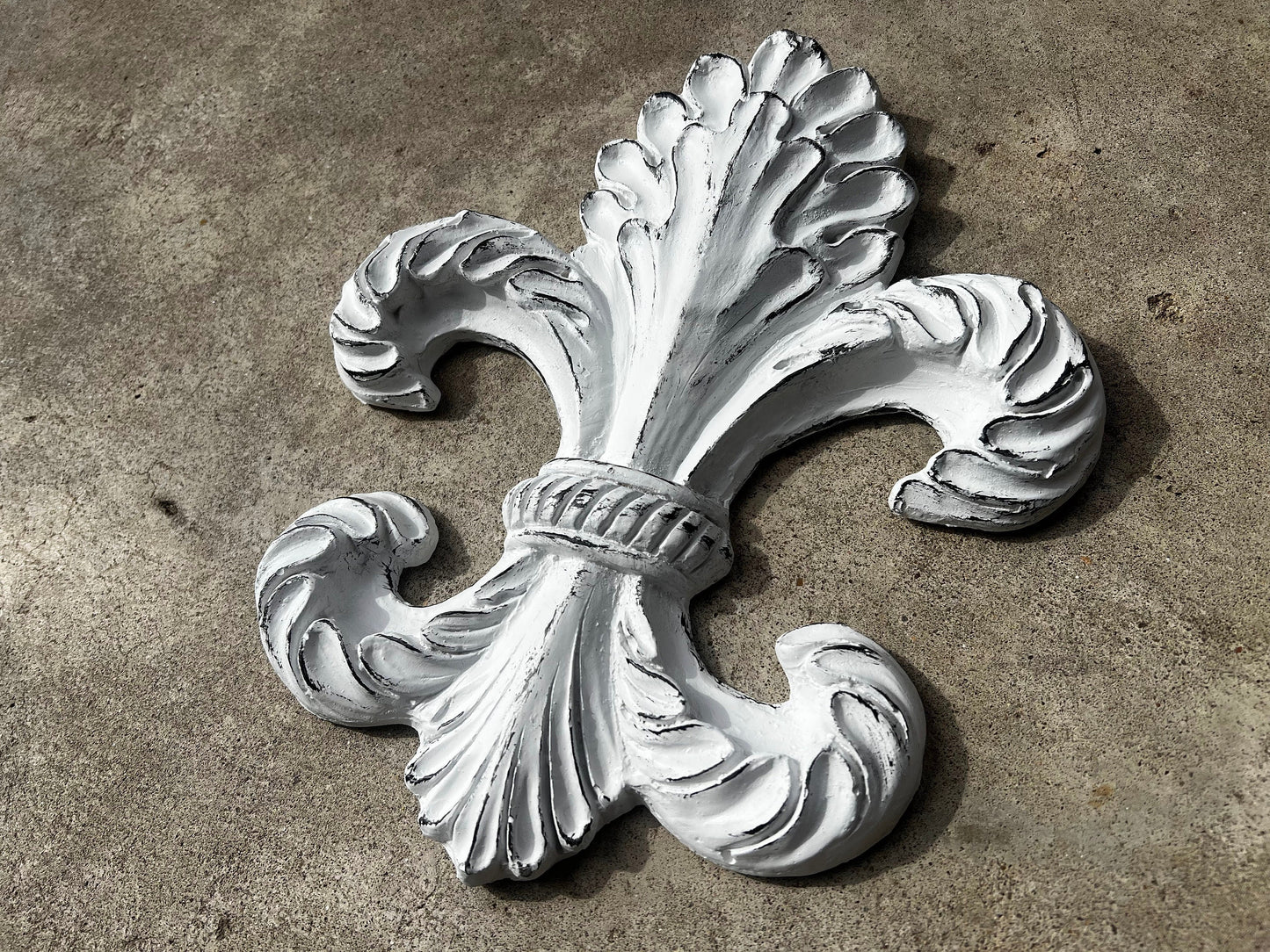 Fleur de Lis Wall plaque - PICK YOUR COLOR - Old World, Tuscan, French Country Home Decor. Handmade and hand painted. FleurDeLisJunkie