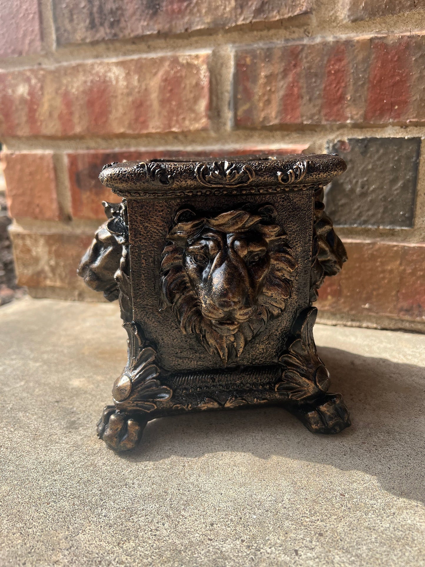 Lion Vase, Pencil Cup, TV Remote Control Holder, Tabletop decor. PICK your COLOR. Medieval Royal Fleur de Lis Home decor.