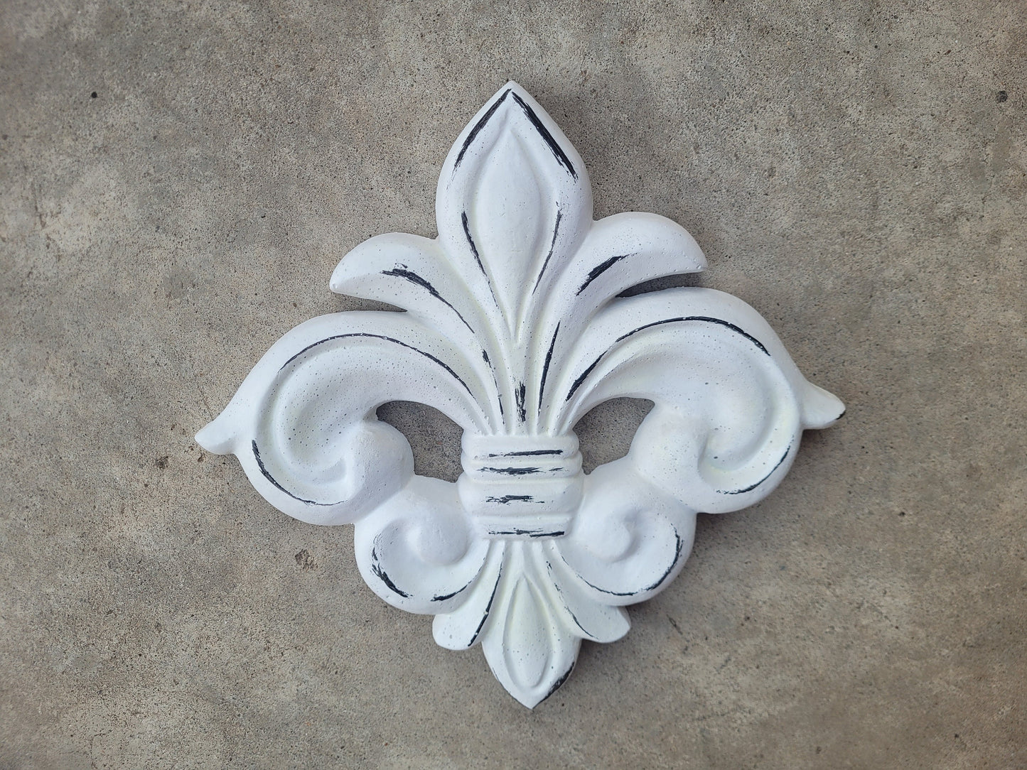 Fleur de Lis Wall plaque | PICK YOUR COLOR | Old World, Tuscan, French Country, Medieval Home Decor. Royal Queen King | FleurDeLisJunkie |