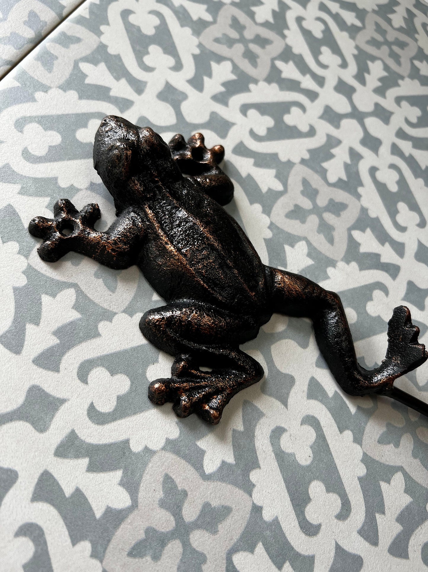 Frog Wall Hook | PICK YOUR COLOR | Cast Iron Wall coat Rack | Nature wall decor. Bathroom hardware Wall Hanger | FleurDeLisJunkie |