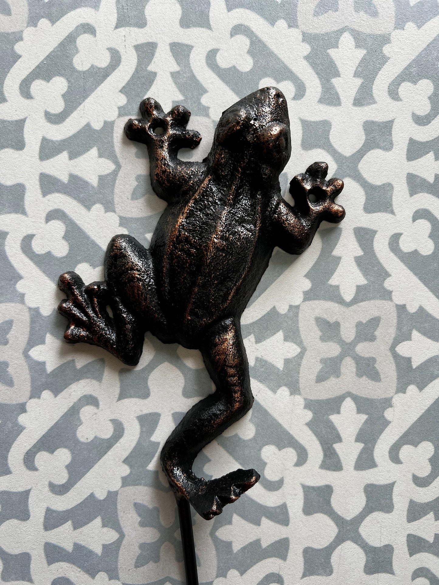 Frog Wall Hook | PICK YOUR COLOR | Cast Iron Wall coat Rack | Nature wall decor. Bathroom hardware Wall Hanger | FleurDeLisJunkie |