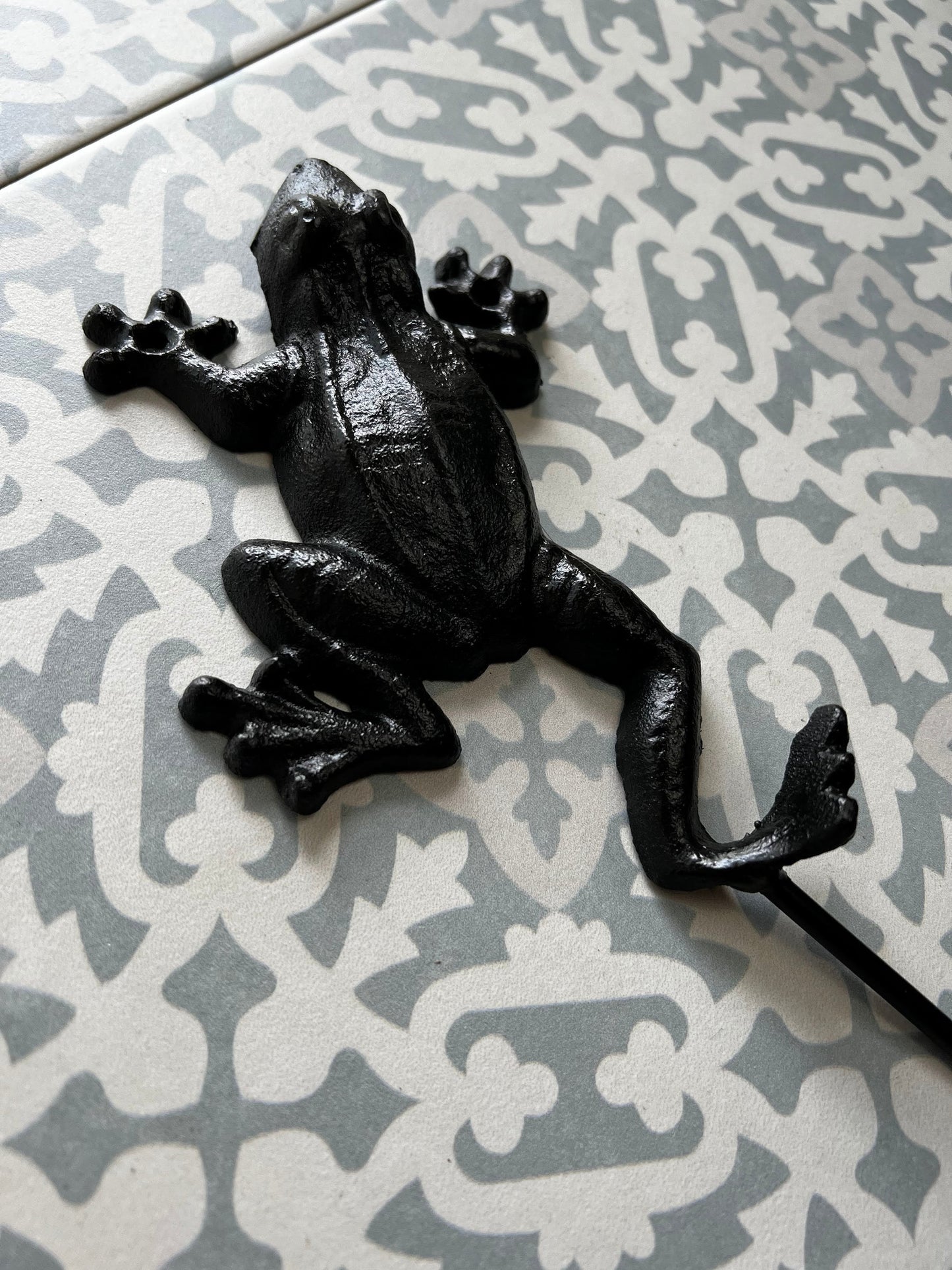 Frog Wall Hook | PICK YOUR COLOR | Cast Iron Wall coat Rack | Nature wall decor. Bathroom hardware Wall Hanger | FleurDeLisJunkie |