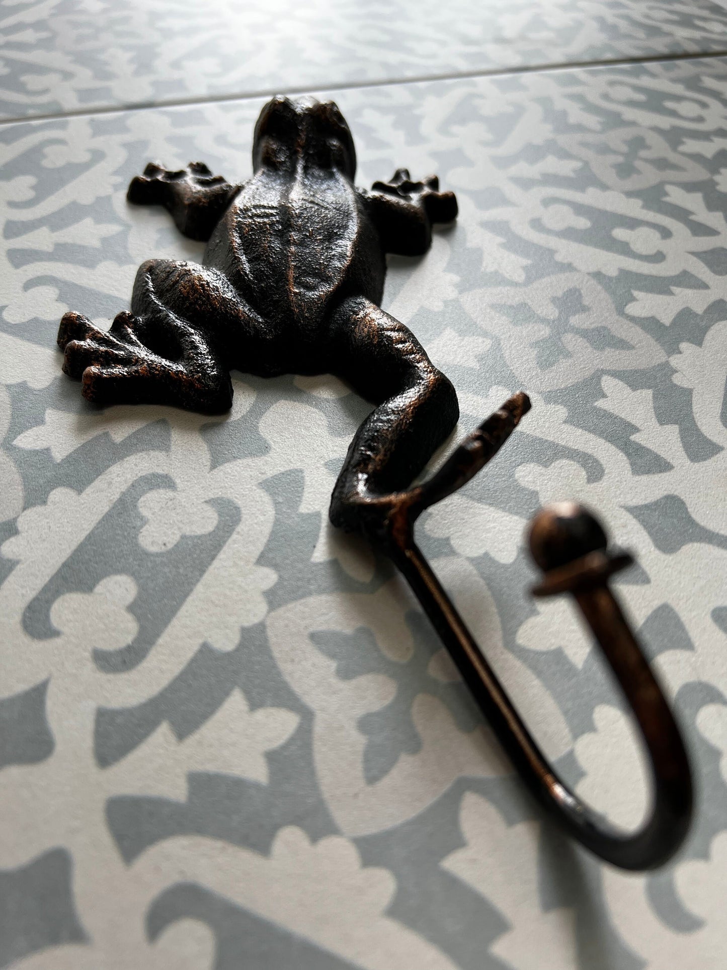Frog Wall Hook | PICK YOUR COLOR | Cast Iron Wall coat Rack | Nature wall decor. Bathroom hardware Wall Hanger | FleurDeLisJunkie |