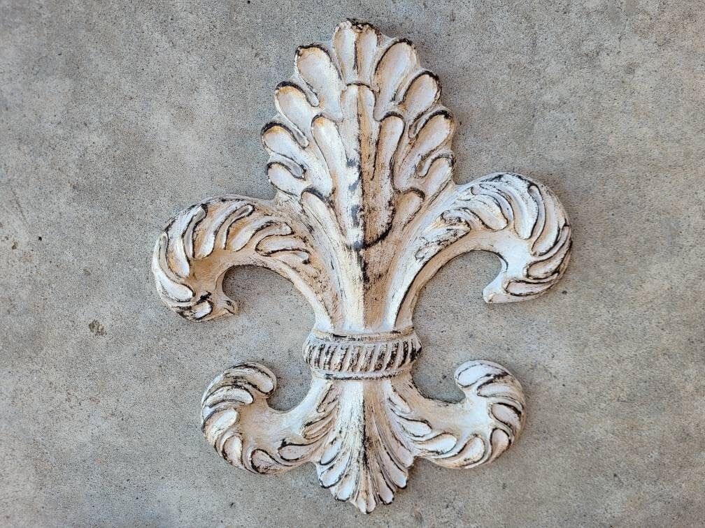 Fleur de Lis Wall plaque  - PICK YOUR COLOR - Old World, Tuscan, French Country Home Decor. Handmade and hand painted. FleurDeLisJunkie