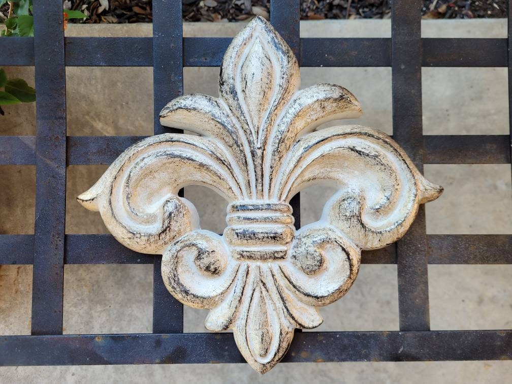 Fleur de Lis Wall plaque | PICK YOUR COLOR | Old World, Tuscan, French Country, Medieval Home Decor. Royal Queen King | FleurDeLisJunkie |