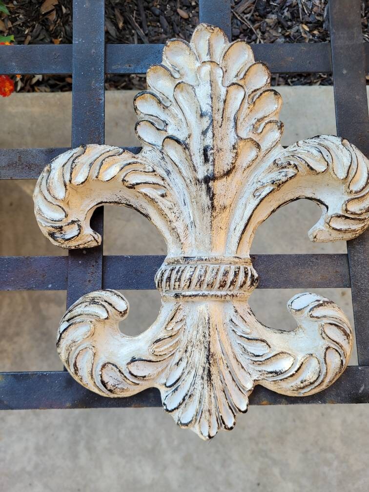 Fleur de Lis Wall plaque  - PICK YOUR COLOR - Old World, Tuscan, French Country Home Decor. Handmade and hand painted. FleurDeLisJunkie