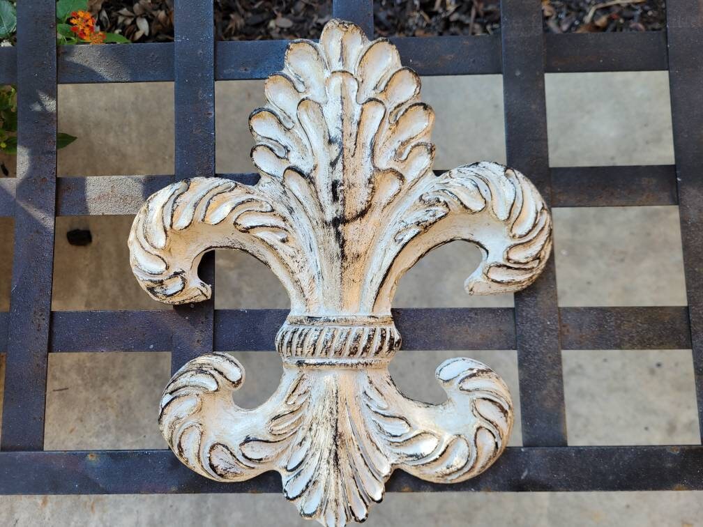 Fleur de Lis Wall plaque  - PICK YOUR COLOR - Old World, Tuscan, French Country Home Decor. Handmade and hand painted. FleurDeLisJunkie