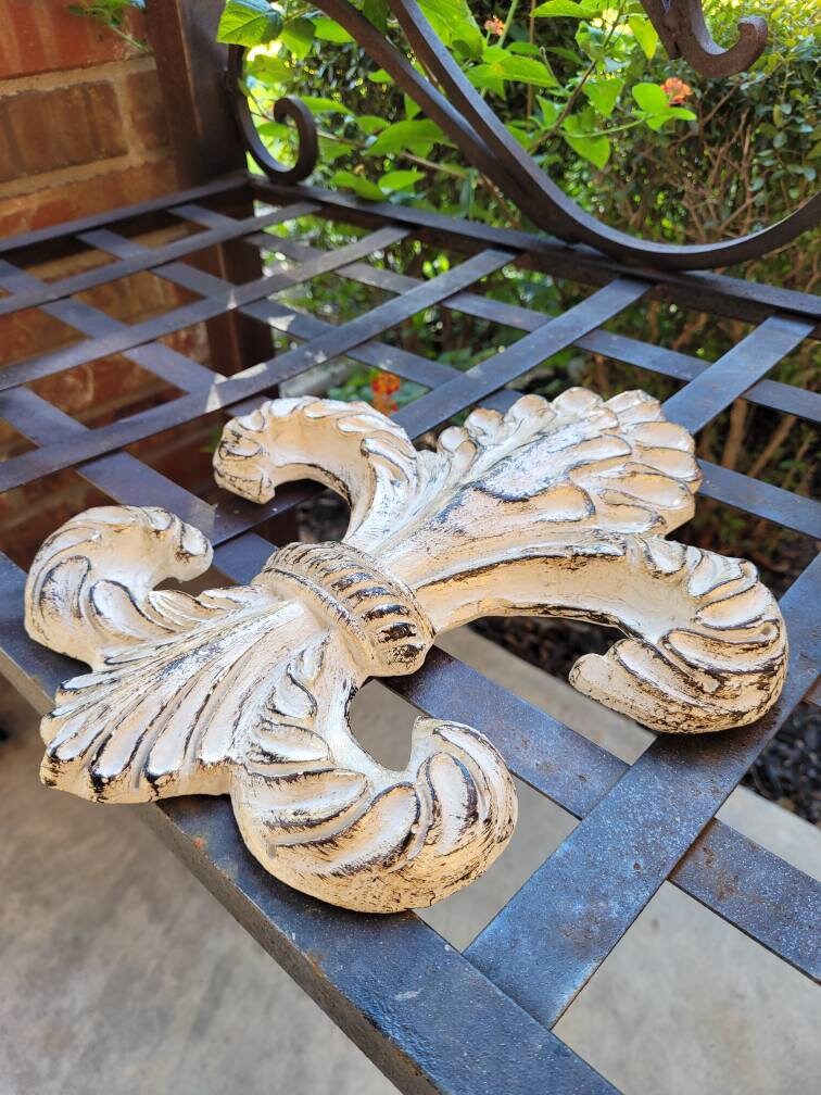 Fleur de Lis Wall plaque  - PICK YOUR COLOR - Old World, Tuscan, French Country Home Decor. Handmade and hand painted. FleurDeLisJunkie