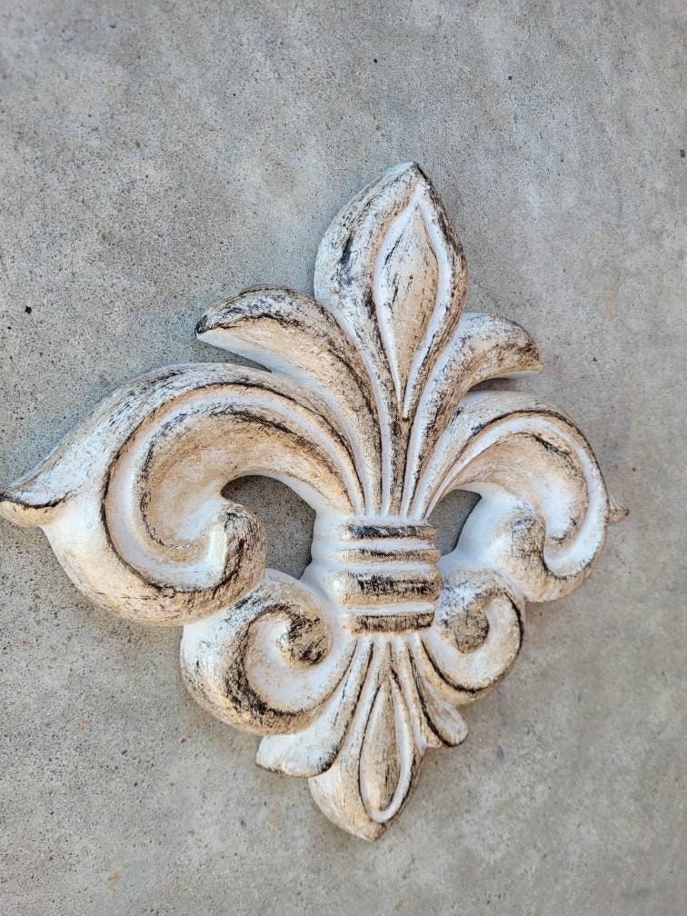 Fleur de Lis Wall plaque | PICK YOUR COLOR | Old World, Tuscan, French Country, Medieval Home Decor. Royal Queen King | FleurDeLisJunkie |