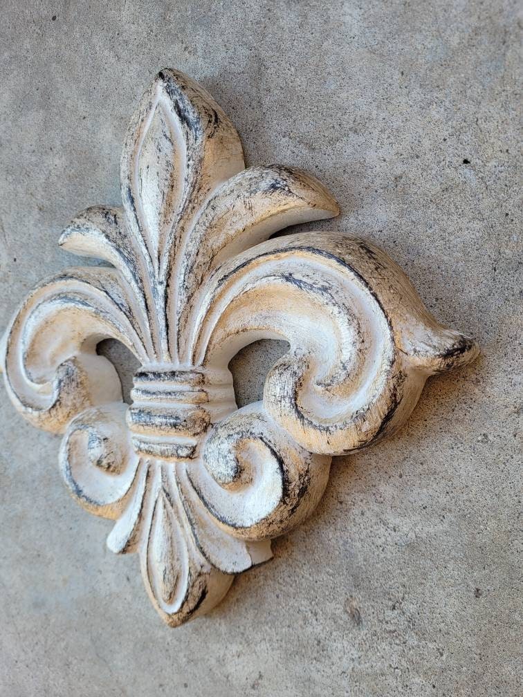 Fleur de Lis Wall plaque | PICK YOUR COLOR | Old World, Tuscan, French Country, Medieval Home Decor. Royal Queen King | FleurDeLisJunkie |