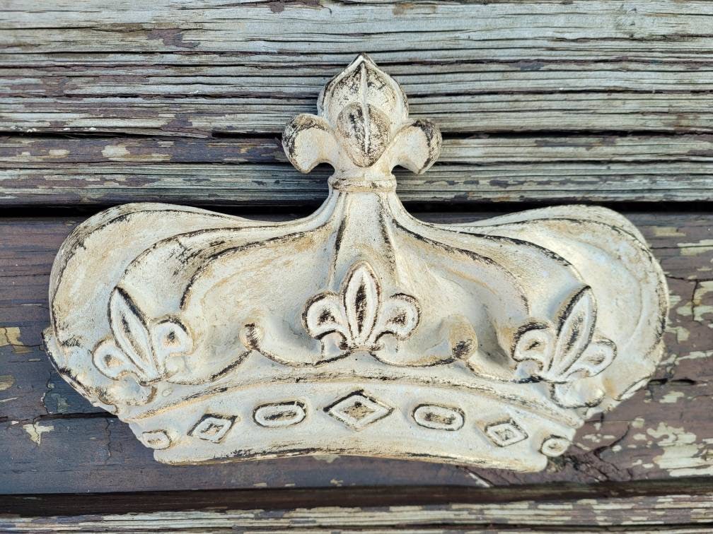 Queen Crown Fleurs Wall Decor | PICK YOUR COLOR | Royal Wall plaque | Medieval, King, Prince, Princess, Castle | FleurDeLisJunkie |