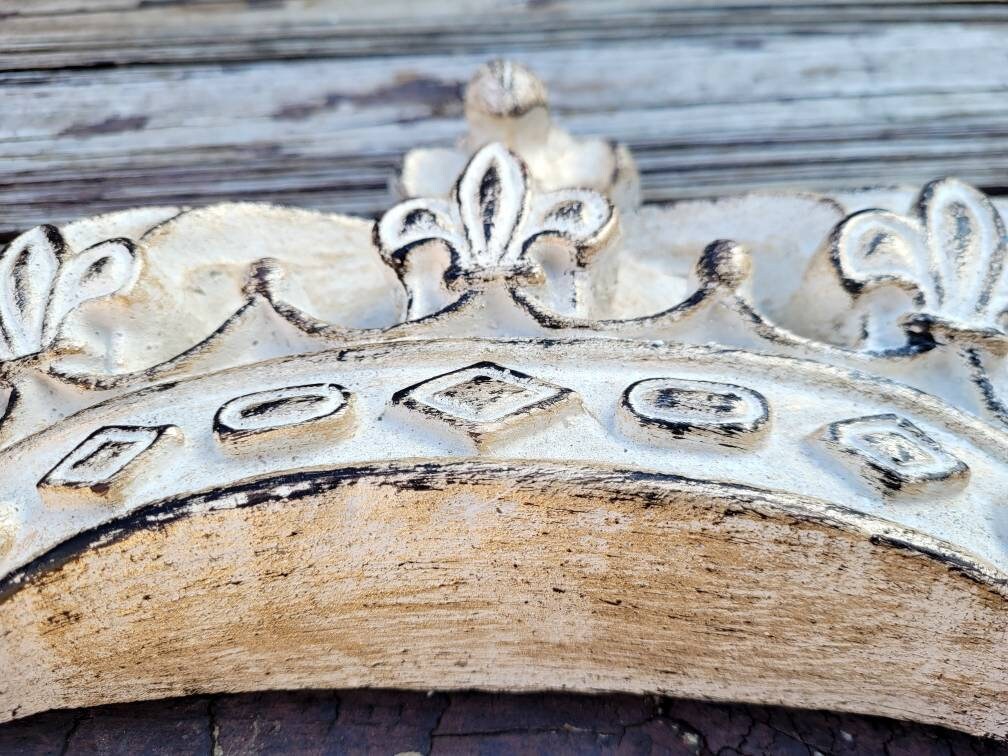 Queen Crown Fleurs Wall Decor | PICK YOUR COLOR | Royal Wall plaque | Medieval, King, Prince, Princess, Castle | FleurDeLisJunkie |