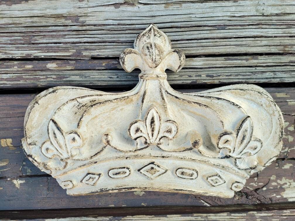 Queen Crown Fleurs Wall Decor | PICK YOUR COLOR | Royal Wall plaque | Medieval, King, Prince, Princess, Castle | FleurDeLisJunkie |