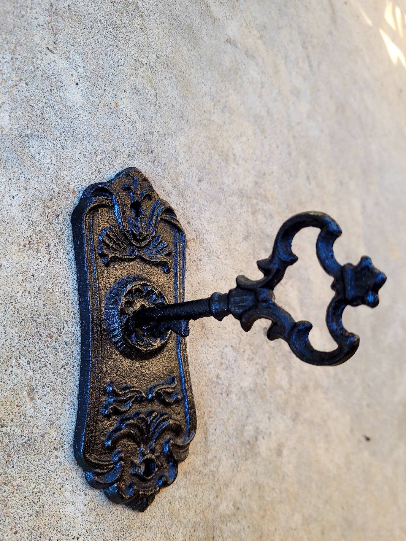 Skeleton Key Wall hook - PICK YOUR COLOR - bath towel hook, decorative hook, Victorian ornate hook, coat hook, shabby chic, Fleur de Lis