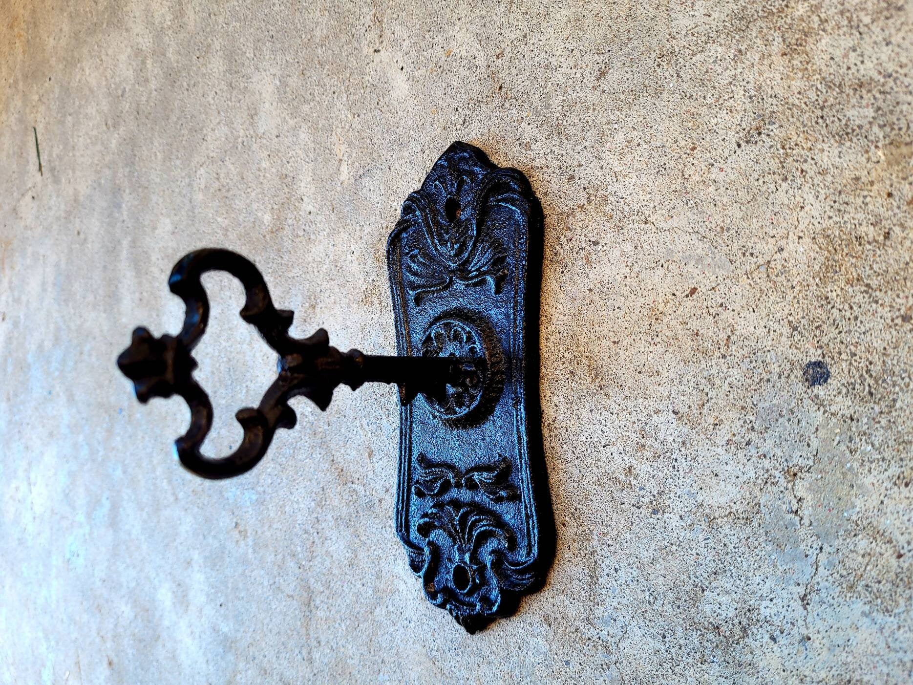 Skeleton Key Wall hook - PICK YOUR COLOR - bath towel hook, decorative hook, Victorian ornate hook, coat hook, shabby chic, Fleur de Lis