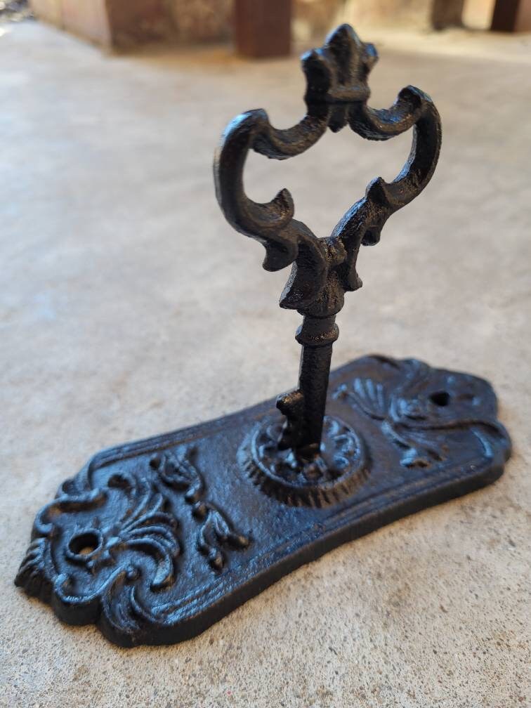 Skeleton Key Wall hook - PICK YOUR COLOR - bath towel hook, decorative hook, Victorian ornate hook, coat hook, shabby chic, Fleur de Lis