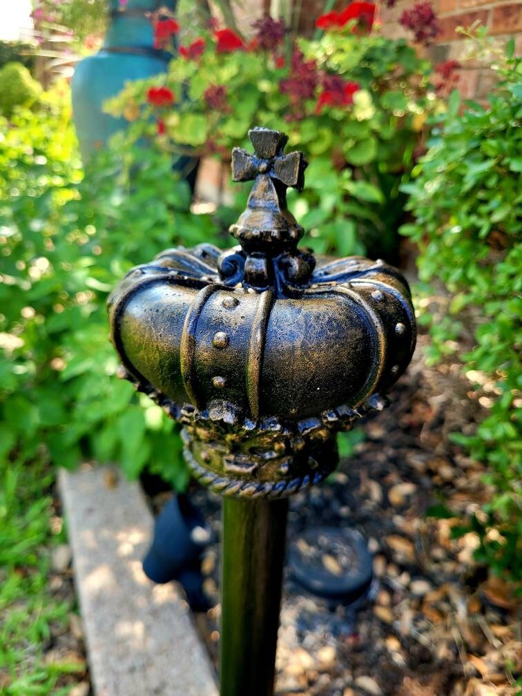 Paper Towel Holder with Crown Top, PICK YOUR COLOR, Tuscan Kitchen | Fleur de Lis French Country | FleurDeJunkie | Royal Medieval Elegant