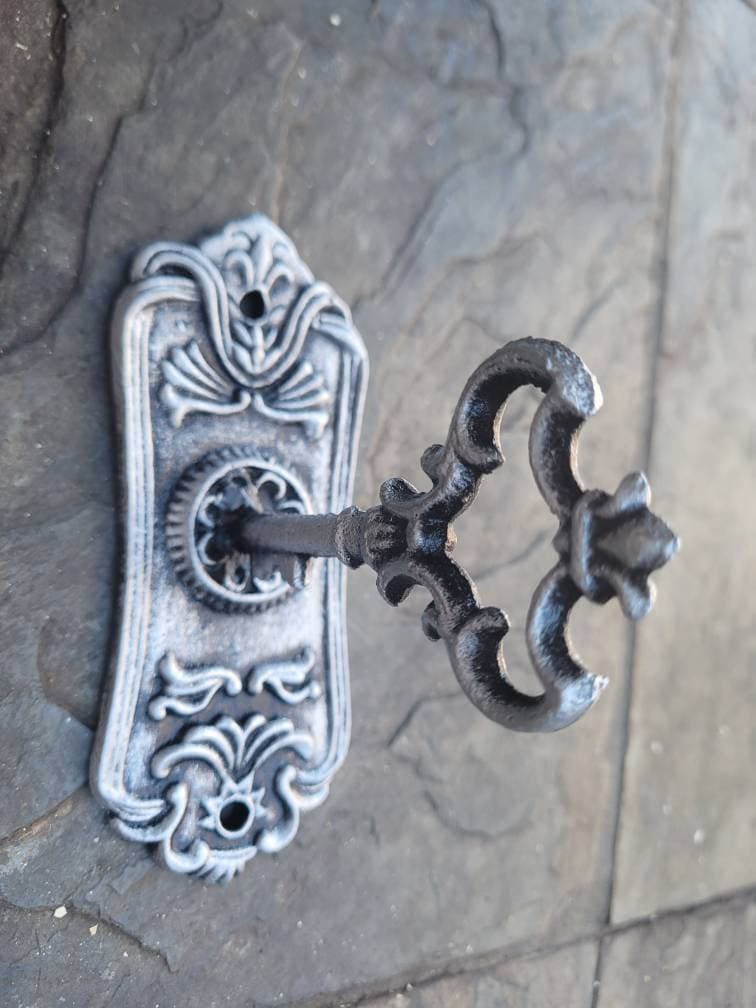 Skeleton Key Wall hook - PICK YOUR COLOR - bath towel hook, decorative hook, Victorian ornate hook, coat hook, shabby chic, Fleur de Lis