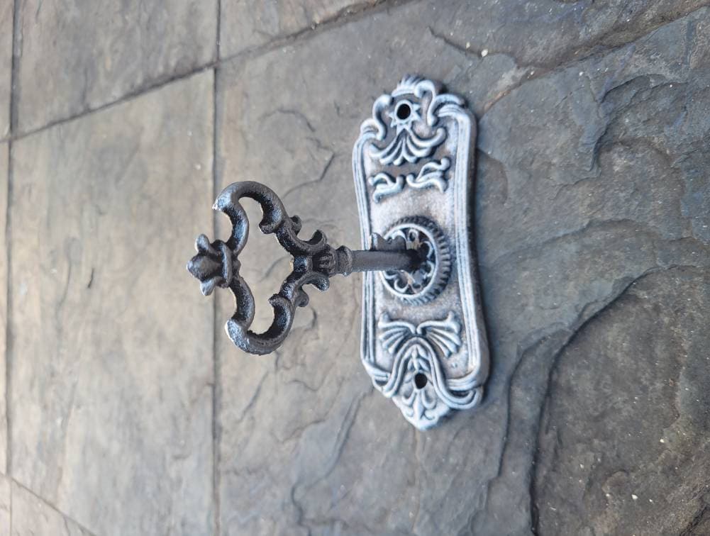 Skeleton Key Wall hook - PICK YOUR COLOR - bath towel hook, decorative hook, Victorian ornate hook, coat hook, shabby chic, Fleur de Lis