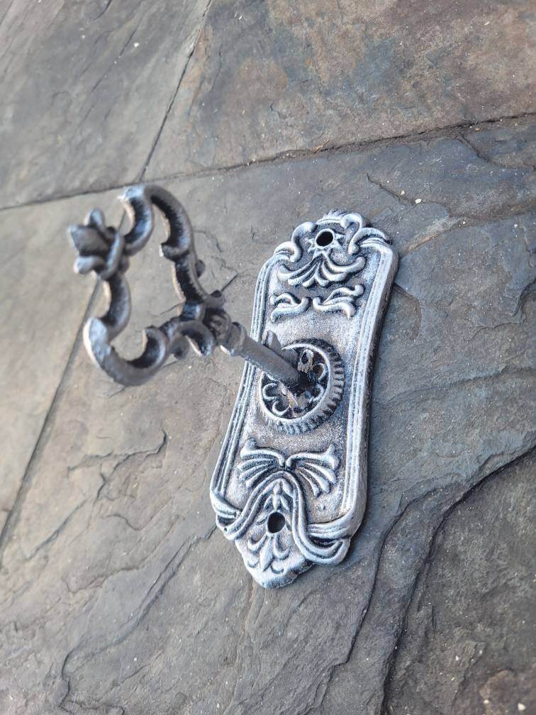 Skeleton Key Wall hook - PICK YOUR COLOR - bath towel hook, decorative hook, Victorian ornate hook, coat hook, shabby chic, Fleur de Lis