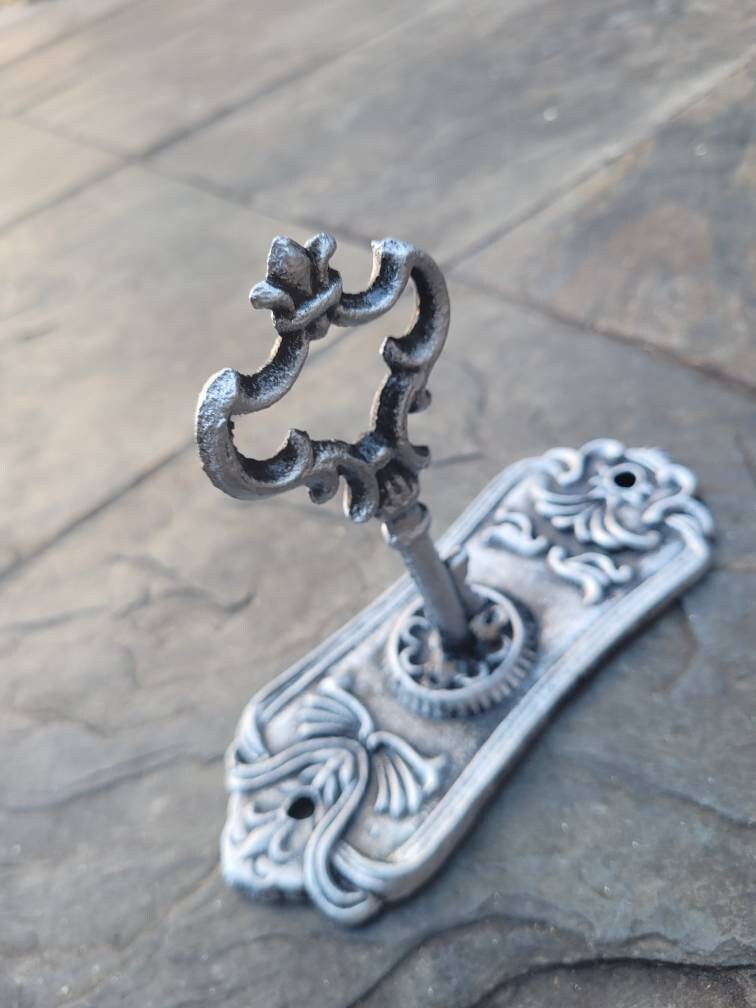 Skeleton Key Wall hook - PICK YOUR COLOR - bath towel hook, decorative hook, Victorian ornate hook, coat hook, shabby chic, Fleur de Lis