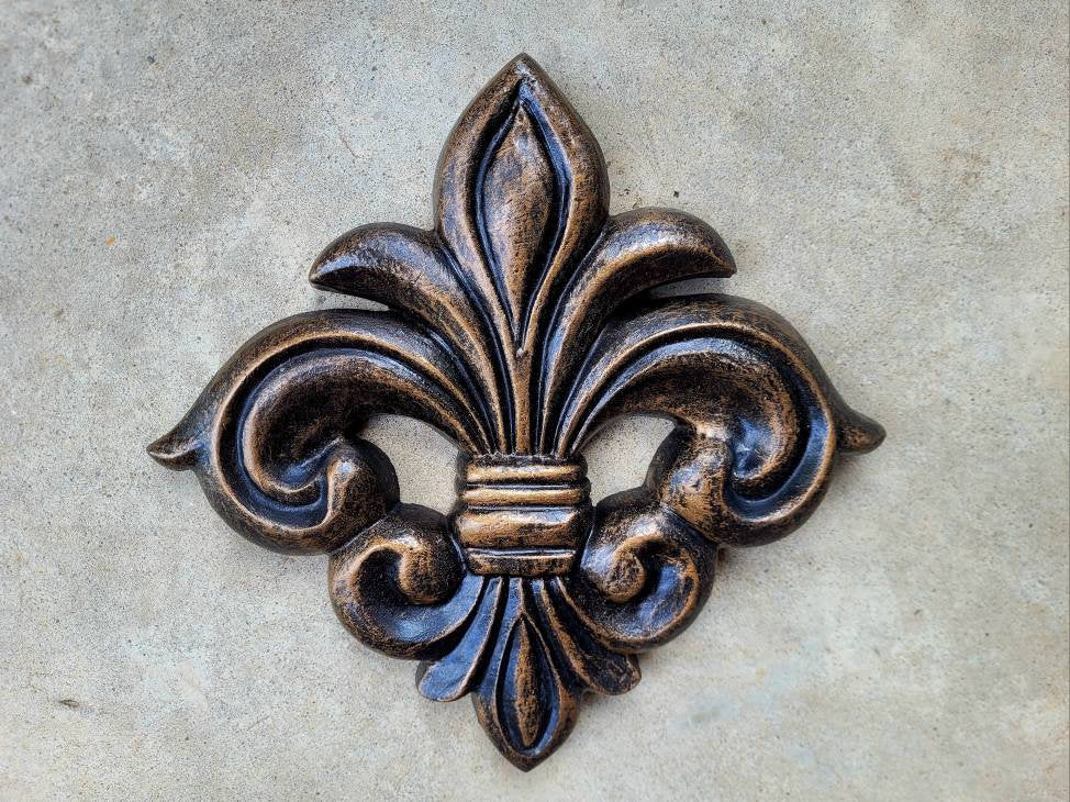 Fleur de Lis Wall plaque | PICK YOUR COLOR | Old World, Tuscan, French Country, Medieval Home Decor. Royal Queen King | FleurDeLisJunkie |