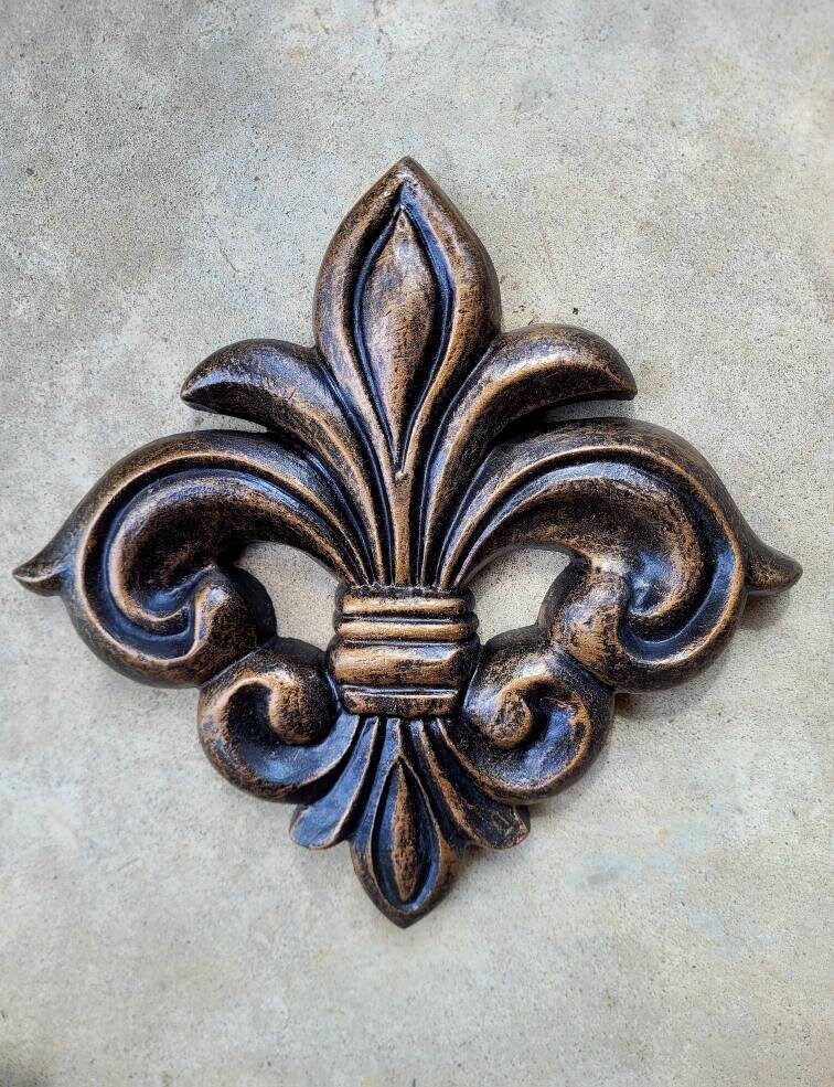 Fleur de Lis Wall plaque | PICK YOUR COLOR | Old World, Tuscan, French Country, Medieval Home Decor. Royal Queen King | FleurDeLisJunkie |