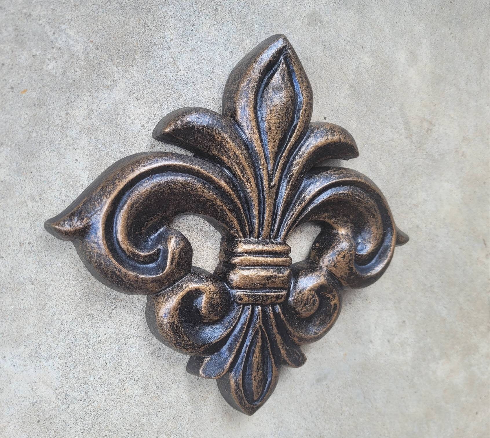 Fleur de Lis Wall plaque | PICK YOUR COLOR | Old World, Tuscan, French Country, Medieval Home Decor. Royal Queen King | FleurDeLisJunkie |