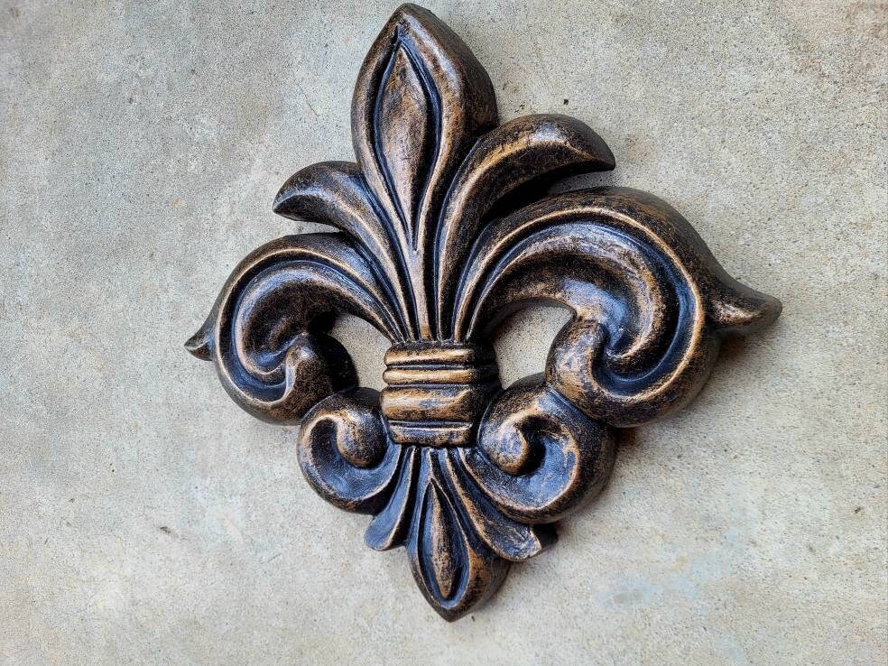 Fleur de Lis Wall plaque | PICK YOUR COLOR | Old World, Tuscan, French Country, Medieval Home Decor. Royal Queen King | FleurDeLisJunkie |